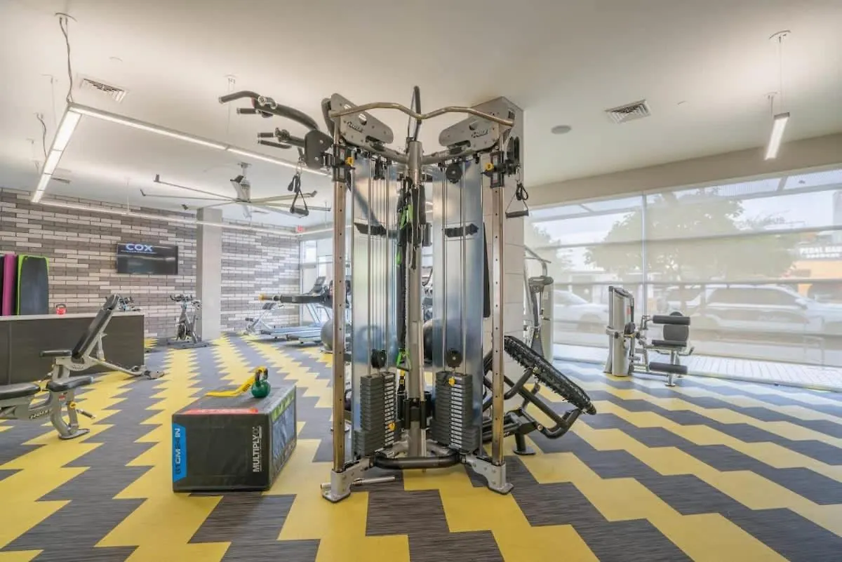 דירות פיניקס Comfy 2Bd Dt - Balcony, Gym, W-D, Parking - Sleeps 8
