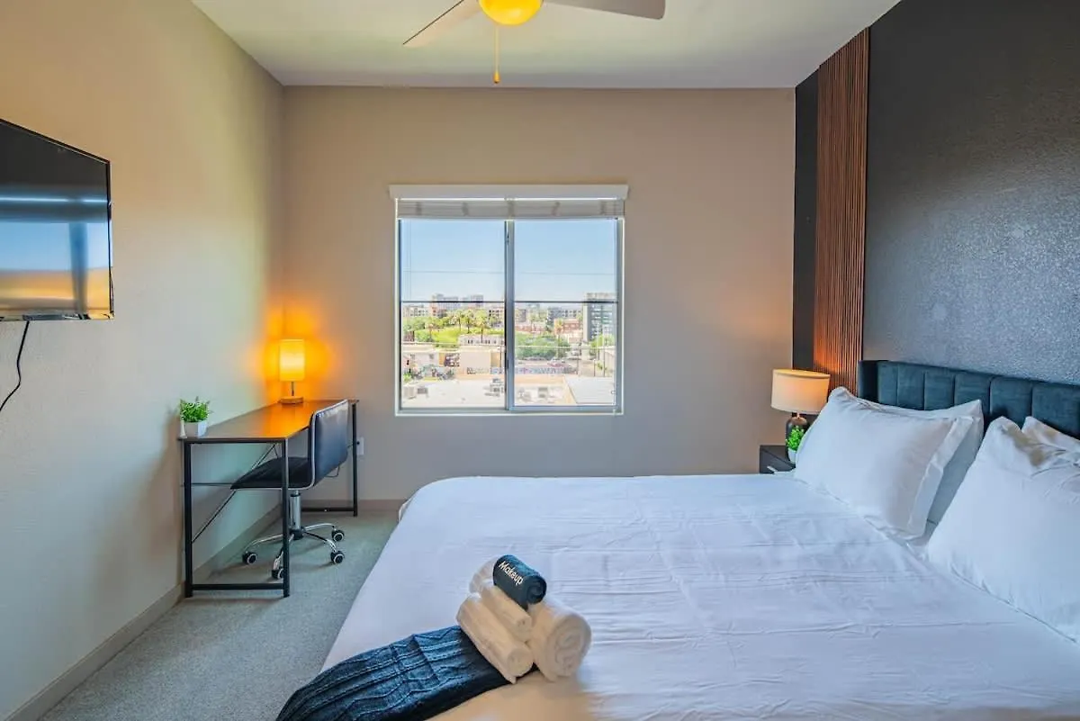דירות פיניקס Comfy 2Bd Dt - Balcony, Gym, W-D, Parking - Sleeps 8